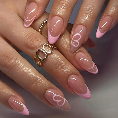 Kunstnagelset mit elegantem French-Tip und romantischen Akzenten Brehn