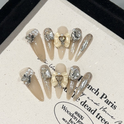 Elegantes mit Strasssteinen verziertes Press-On Nagelset