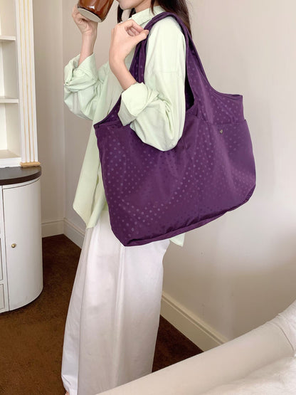 Geräumige Gepunktete Schultertasche