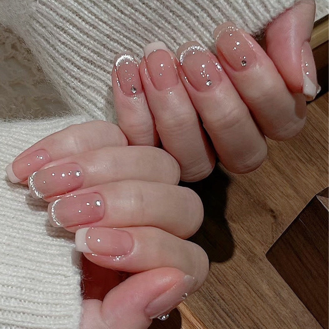 Glamouröse Kunstnägel mit Filigranen Strass-Details Brehn