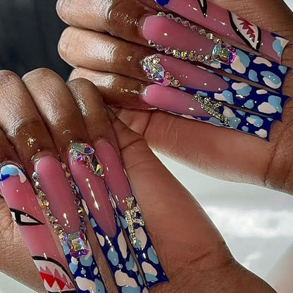 Künstlerische Stiletto-Nageldesigns