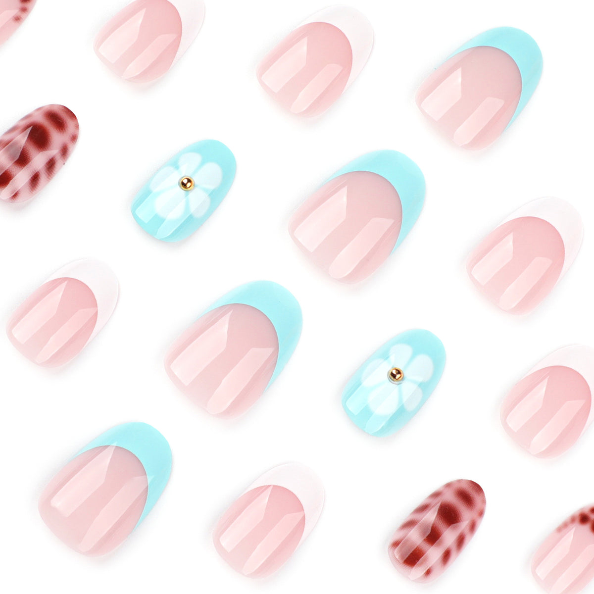 Künstliche Nagelkunst mit floralen und geometrischen Elementen Brehn