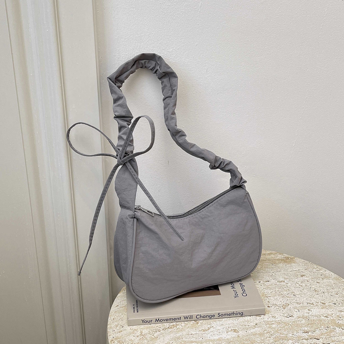 WoTexturiertes Stoff Sling Bag Brehn