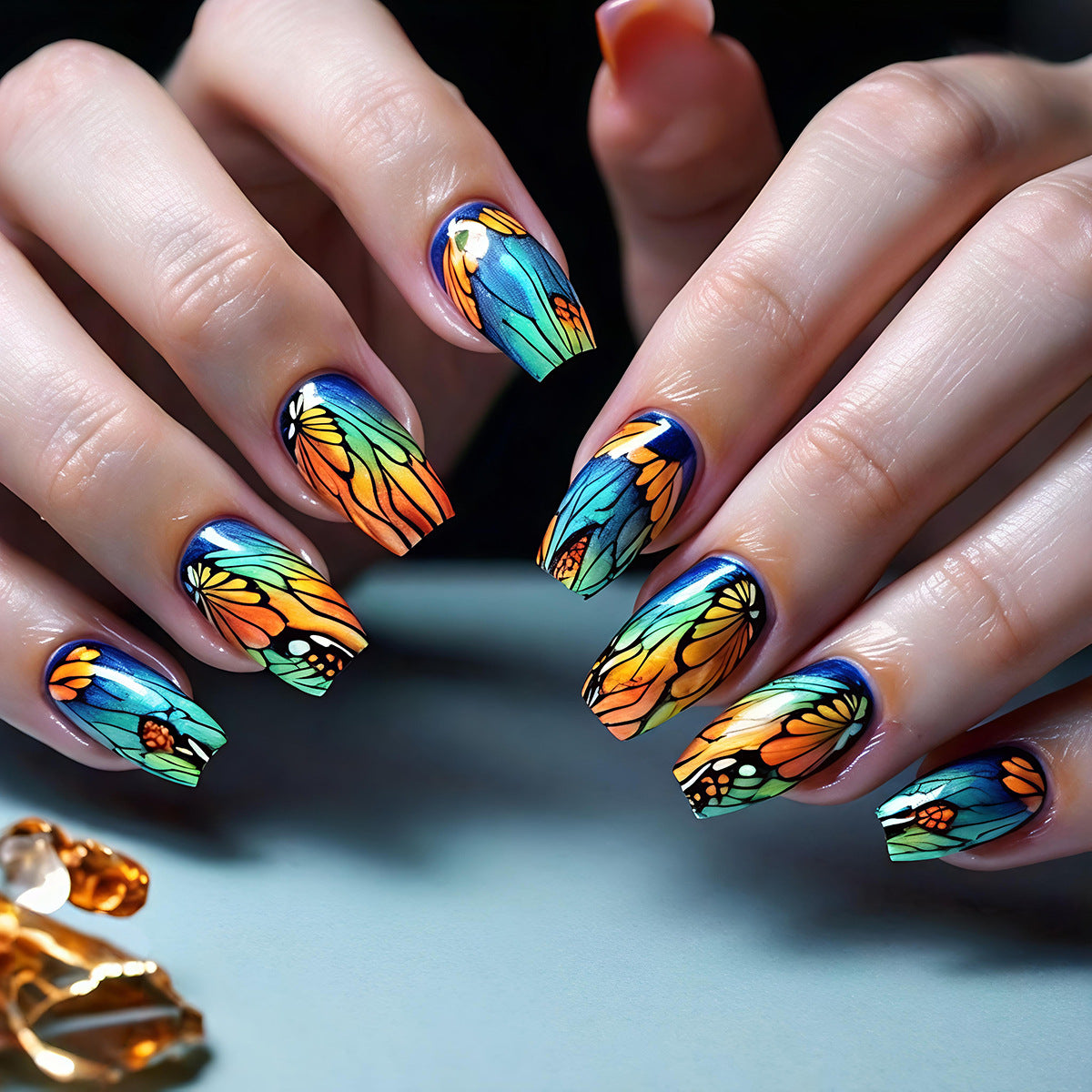 Kunstnägel mit Floralem Design und Leuchtenden Farben Brehn