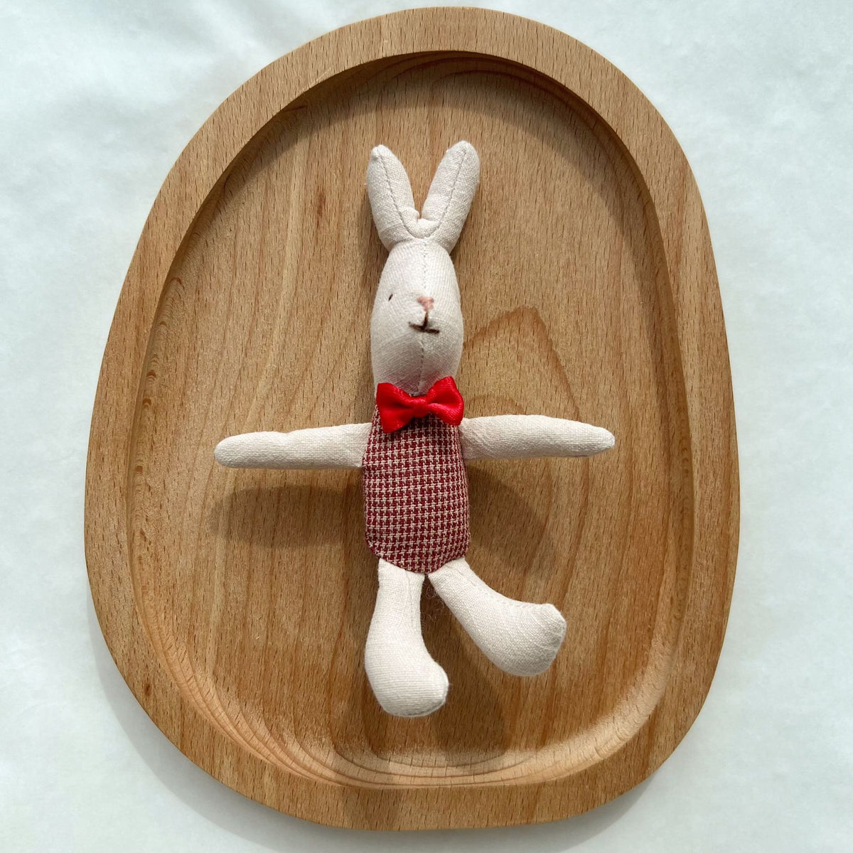 Handgenähte Leinen-Hasen-Schnuffeltuch-Puppe mit Karo-Taschenkleid