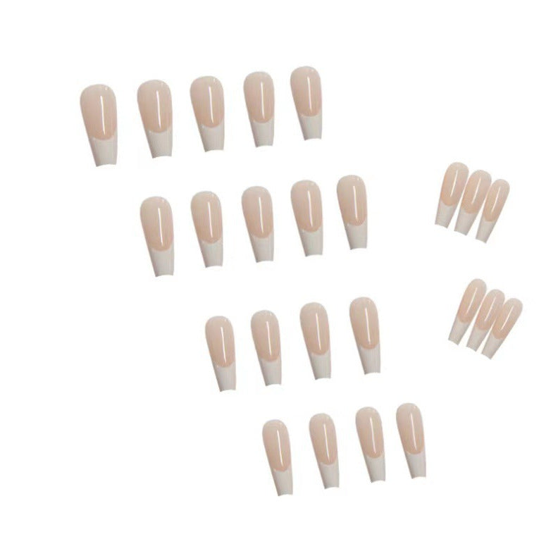 Kunstnagelset mit eleganten spitzen und stilvollem French Design Brehn