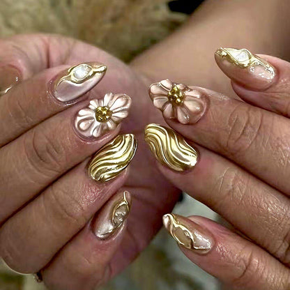 Künstlerische florale und metallische Press-On-Nagelkunst Brehn