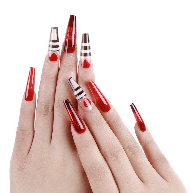 Kunstnägel im trendigen glamourösen Design Brehn