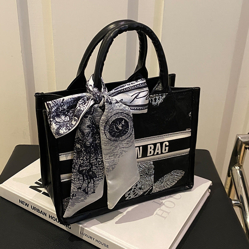 Elegante strukturierte Umhängetasche