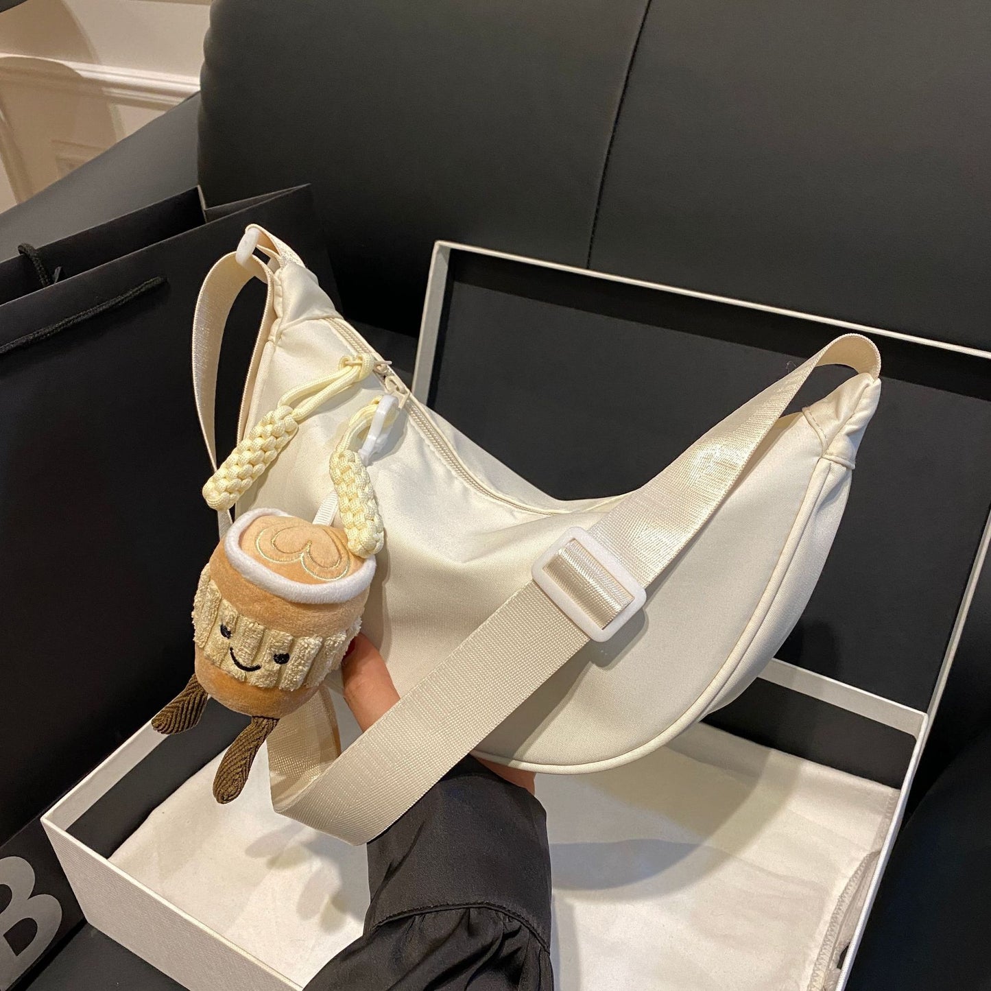 Umhängetasche mit Niedlichem Anhänger Brehn