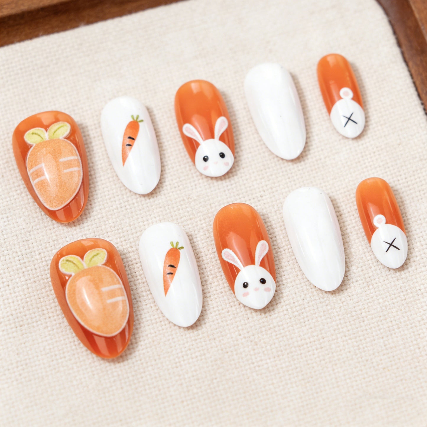 Halloween Kunstnagelset mit kreativen Motiven und glitzernden Details Brehn