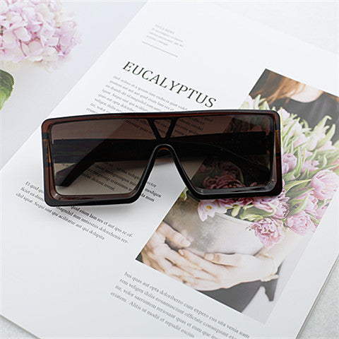 Damen Oversized Sonnenbrille im avantgardistischen Design Brehn