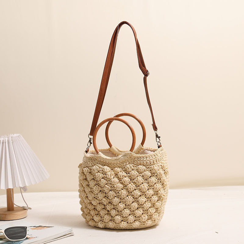 Handgefertigte Makramee-Tasche mit Holzgriffen Brehn