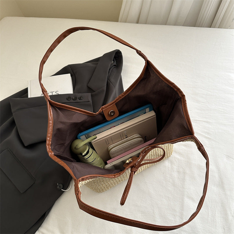 Gewebte Strohtasche für den Strand