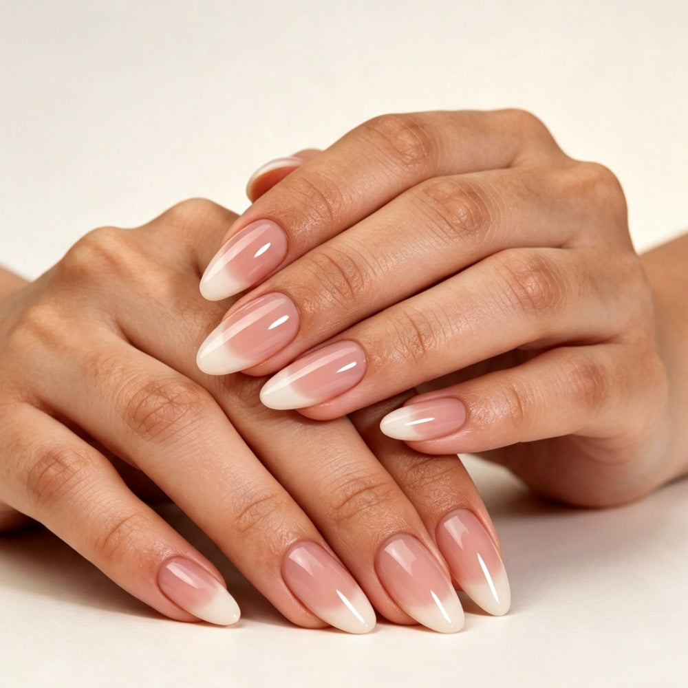 Kunstnägel Im Eleganten French-Tip Design Brehn