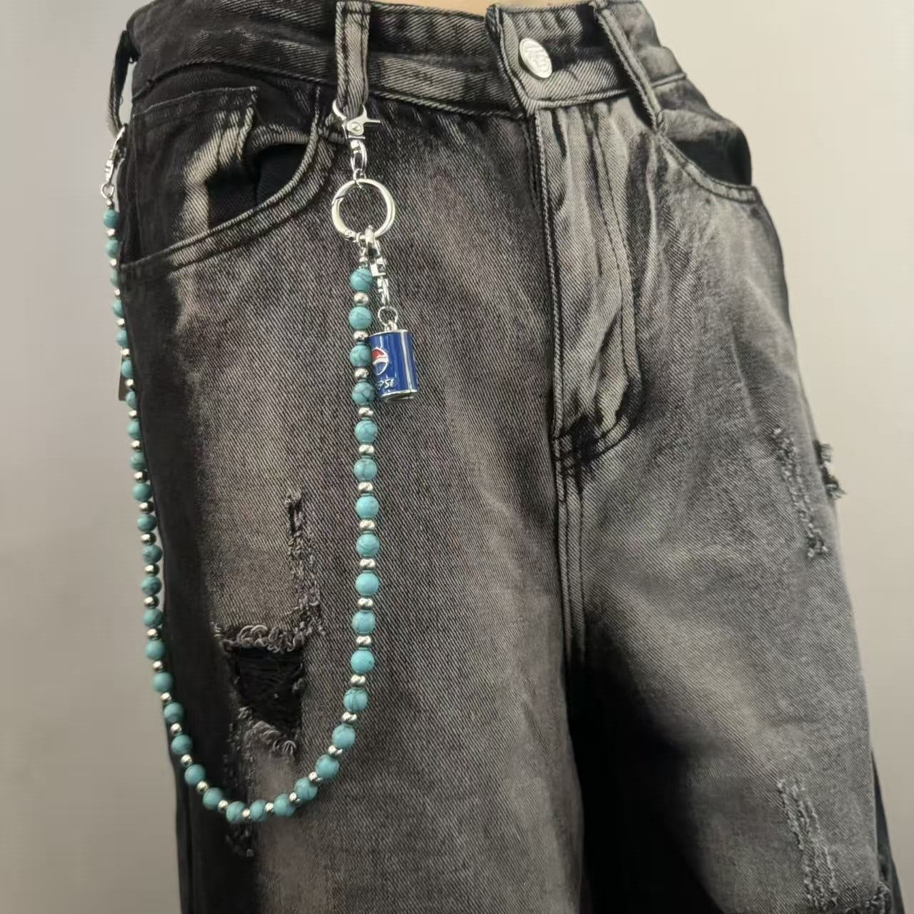 Cropped T-Shirt mit Trendigem Kettenanhänger Brehn
