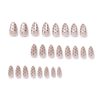Kunstvolle Nagelspitzen im modernen Design Brehn