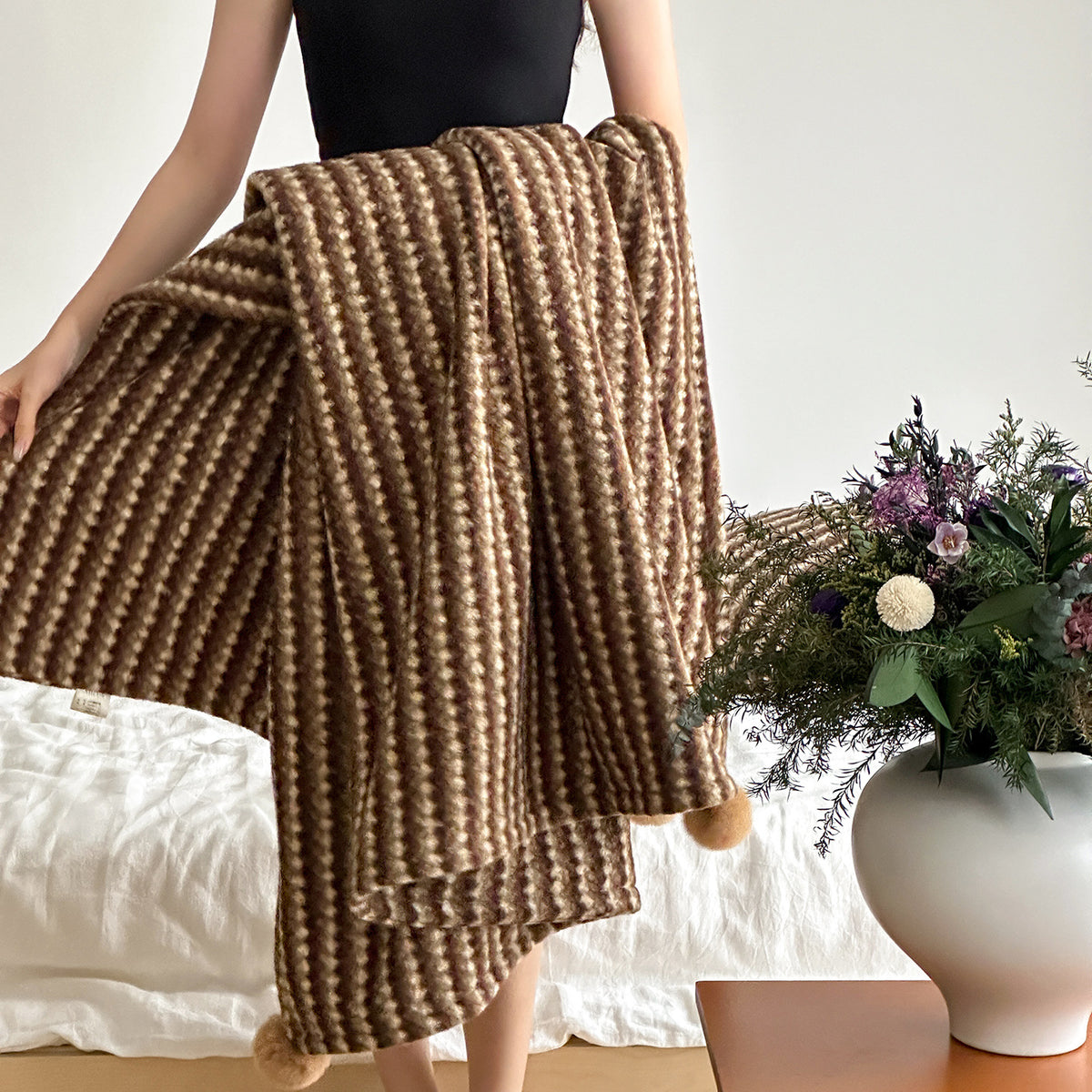 Oversized Gestreifter Mohairmix Schal mit Bommel