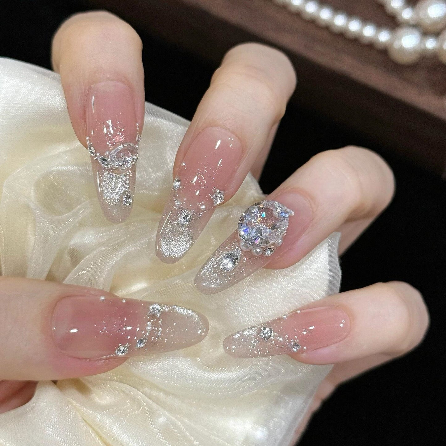 Künstliche Kunstnägel mit Luxuriösem Glitzer- und Strassdesign Brehn