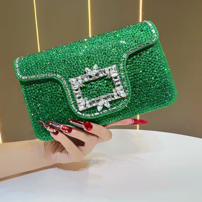 Glänzende, mit Kristallen verzierte Abend-Clutch