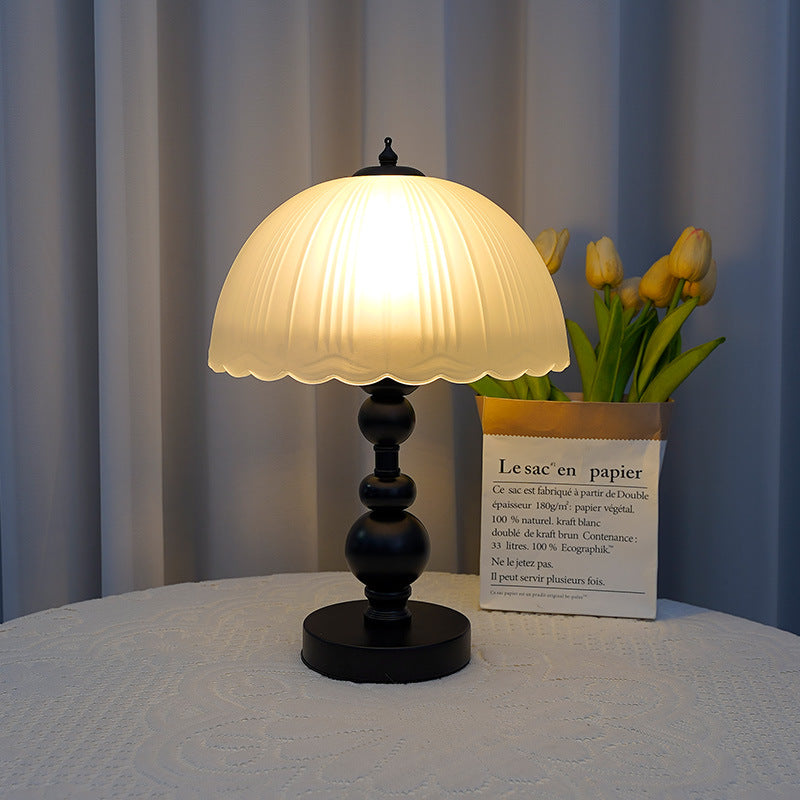 Elegante Glas-Schirm Tischlampe