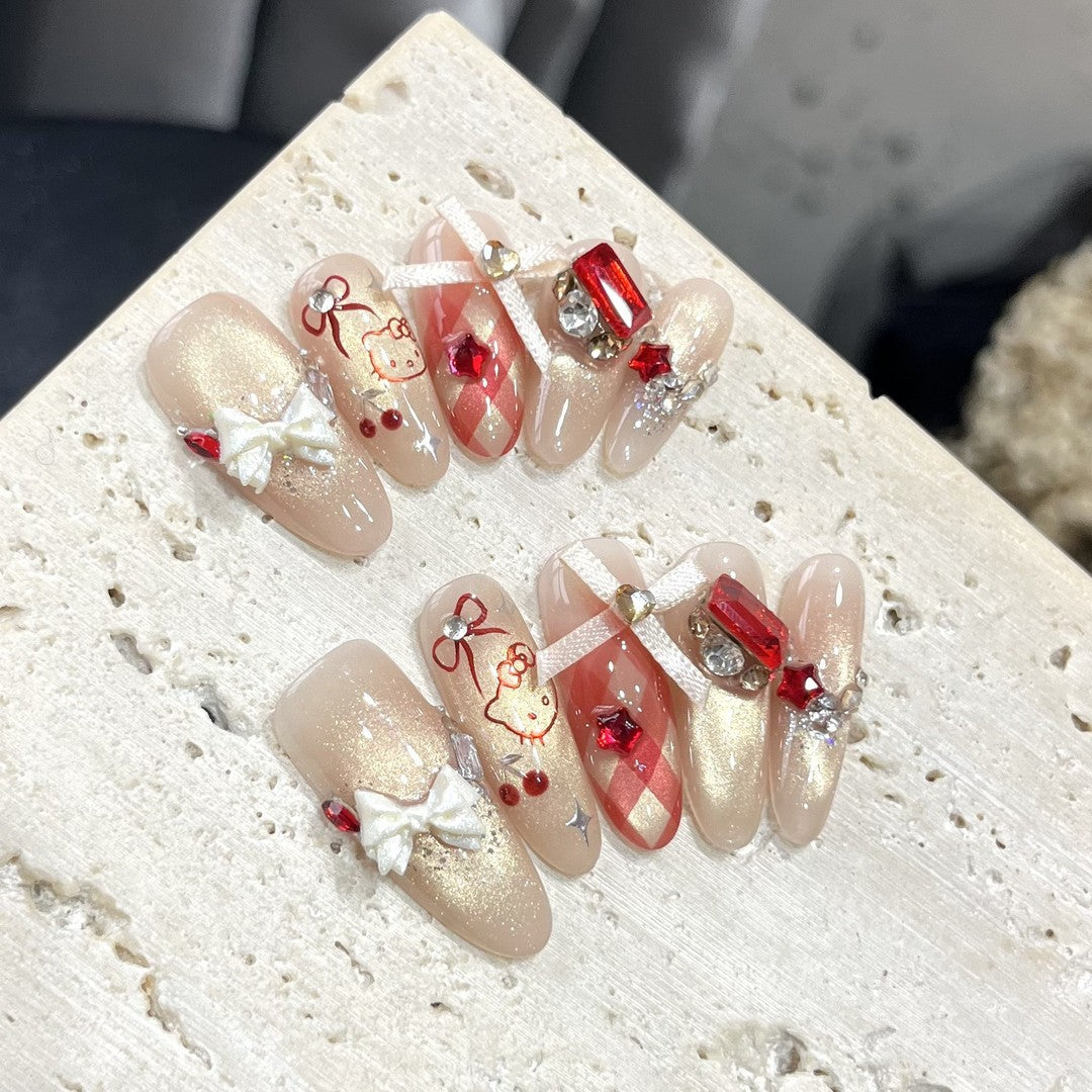 Kunstnagelset mit Verspieltem Charakter und Detailreicher Verzierung Brehn