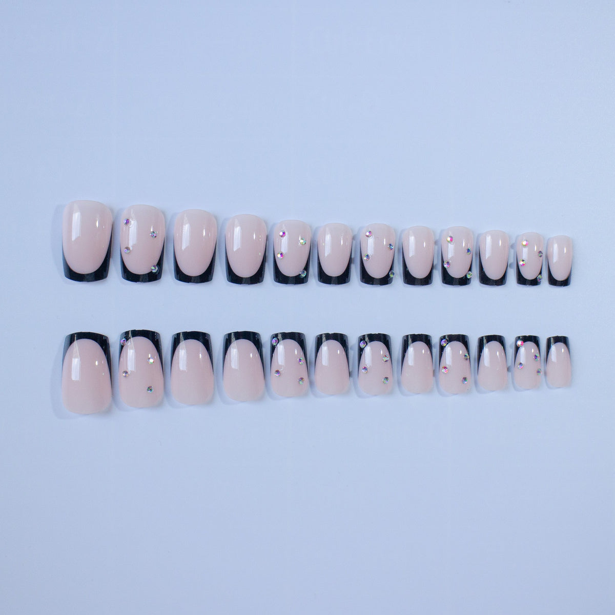 Elegantes Nagelkunst-Design-Set mit Strass-Akzenten