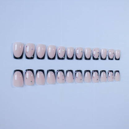 Elegantes Nagelkunst-Design-Set mit Strass-Akzenten