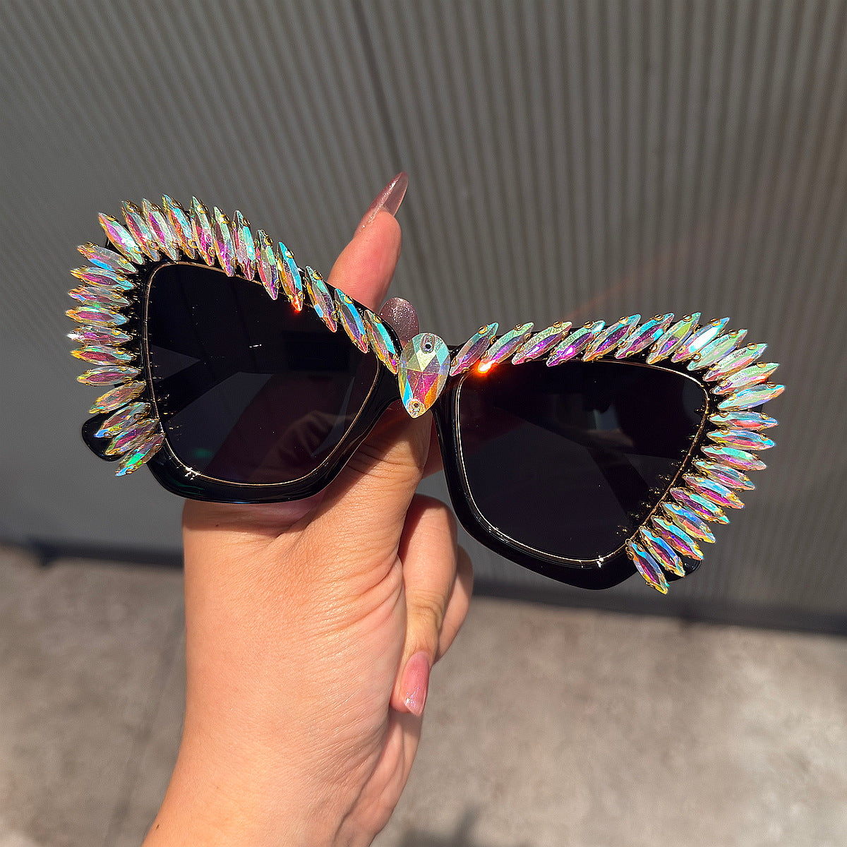 Damen extravagante Cat-Eye-Sonnenbrille mit funkelnden Kristallspitzen Brehn