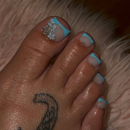 Kunstvolle Fußnagelverzierung mit elegantem Goldakzent Brehn