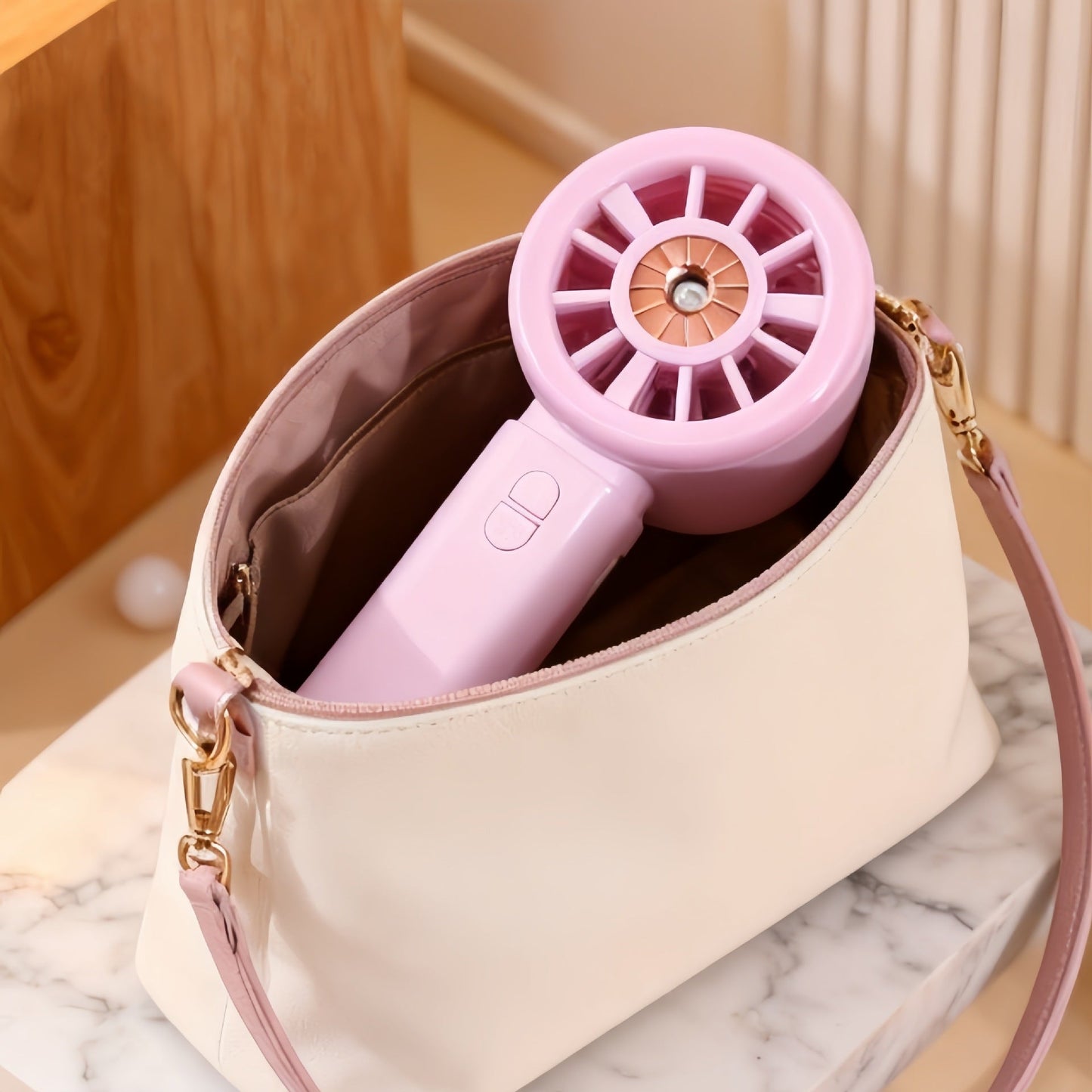 Frauen Tragbarer Mini Nebelventilator mit USB-Anschluss Brehn