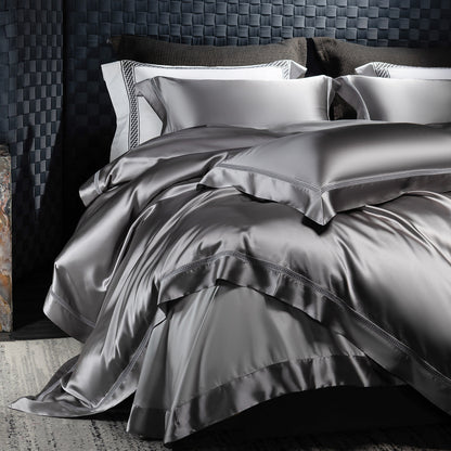 Luxuriöses Satin-Bettbezug-Set mit Maulbeergefühl und venezianischem Spitzen-Einsatz sowie tiefen Flanschen Kissenbezügen