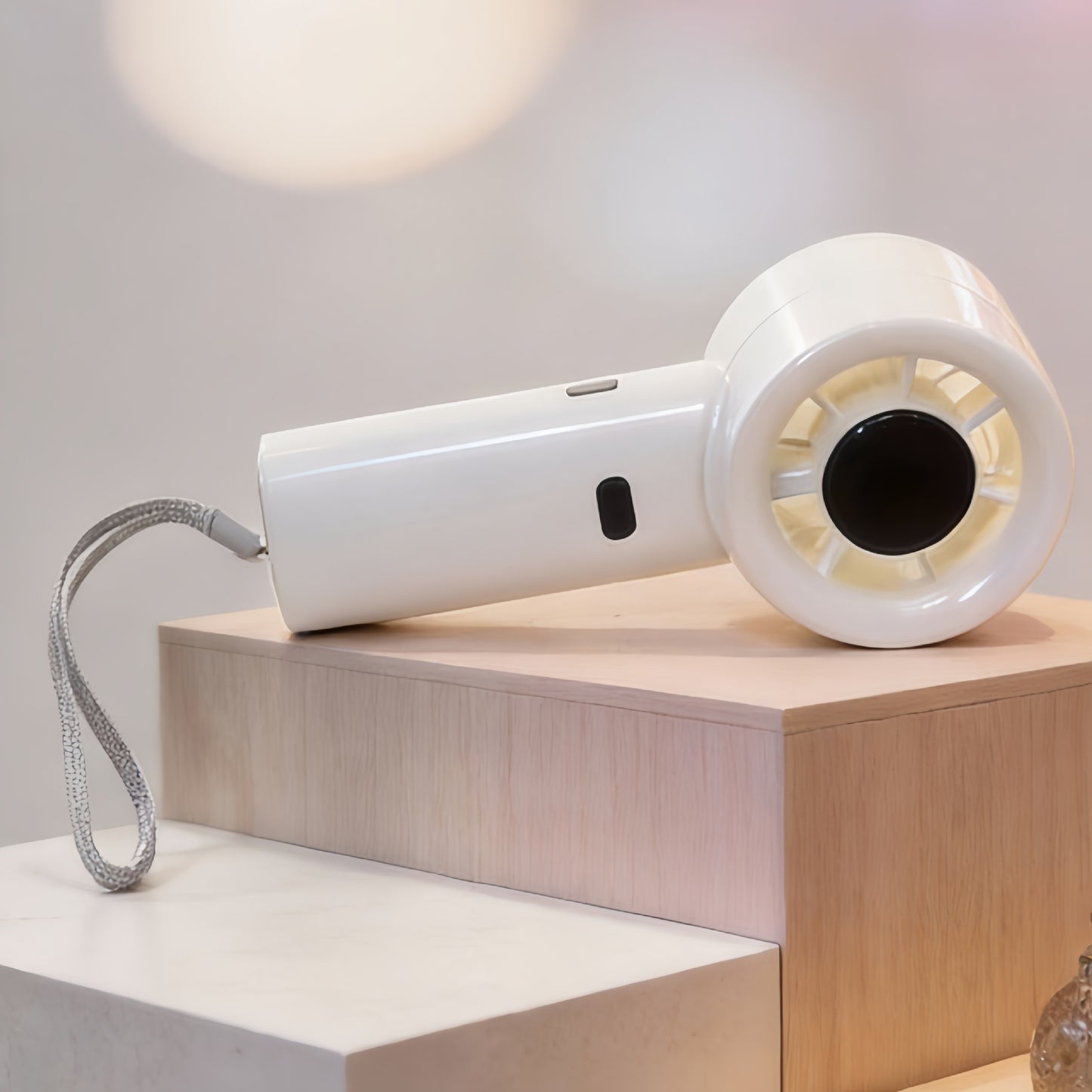 Damen Tragbarer Mini-Ventilator mit USB-Ladefunktion und flexiblem Design Brehn