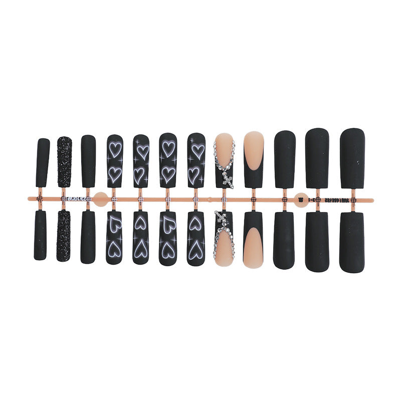 Kunstnagelset mit eleganten Glitzer- und Herzdesigns Brehn