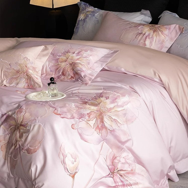Seidiger Satin-Hortensien-Print Bettbezug-Set mit umkehrbarem Rücken und dekorativen Kissenbezügen