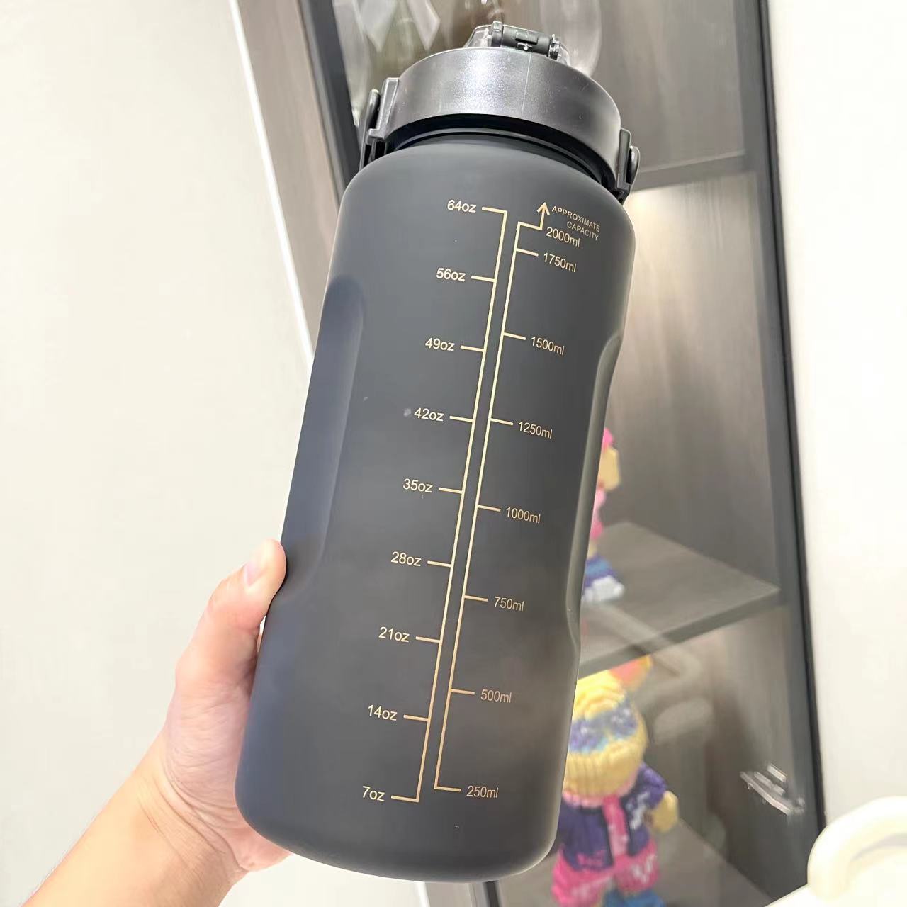 Unisex Motivierende Wasserflasche mit Zeitmarkierungen Brehn