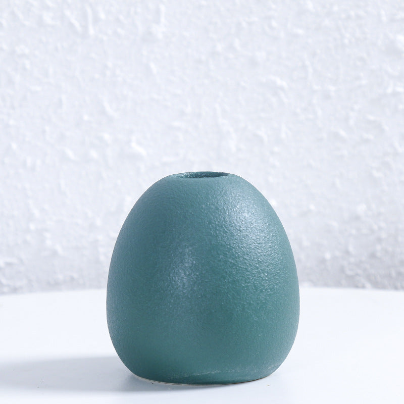 Zeitgenössische eiförmige Keramikblumenvase Brehn