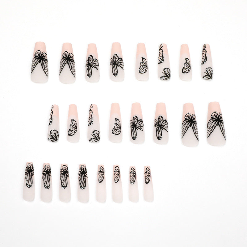 Kunstvolle Nagelkunst mit Schmetterlingsmotiv Brehn