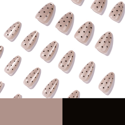 Kunstvolle Nagelspitzen im modernen Design Brehn