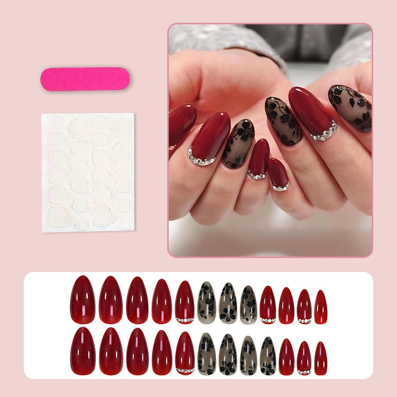 Kunstnagelset mit floralen und glamourösen Akzenten Brehn