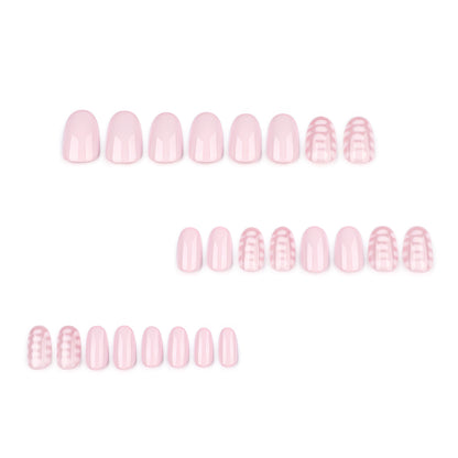Kunstvolle Nailart mit eleganten Linien und zartem Design Brehn