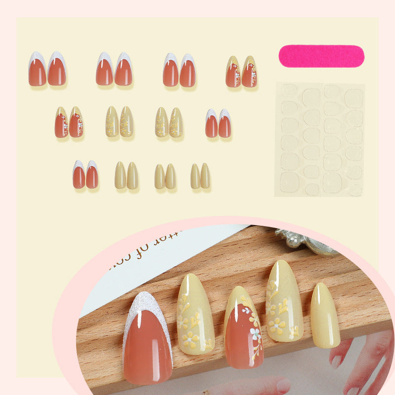 Kunstnagelset mit elegantem Blumendesign Brehn
