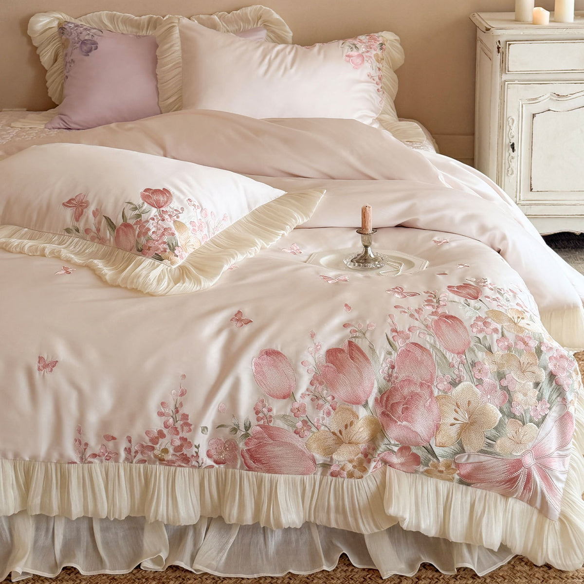 Gerüschtes Satin-Feeling Blumenbesticktes Bettbezug-Set mit Faltenrüschensaum
