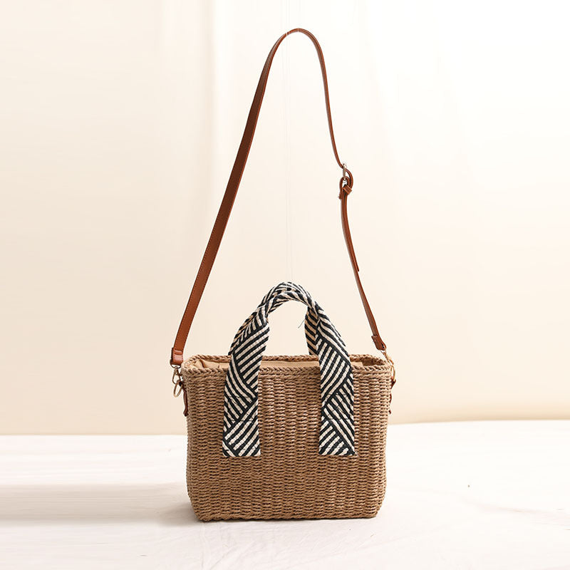 Damen Handtasche aus geflochtenem Naturmaterial mit modischem Detail Brehn