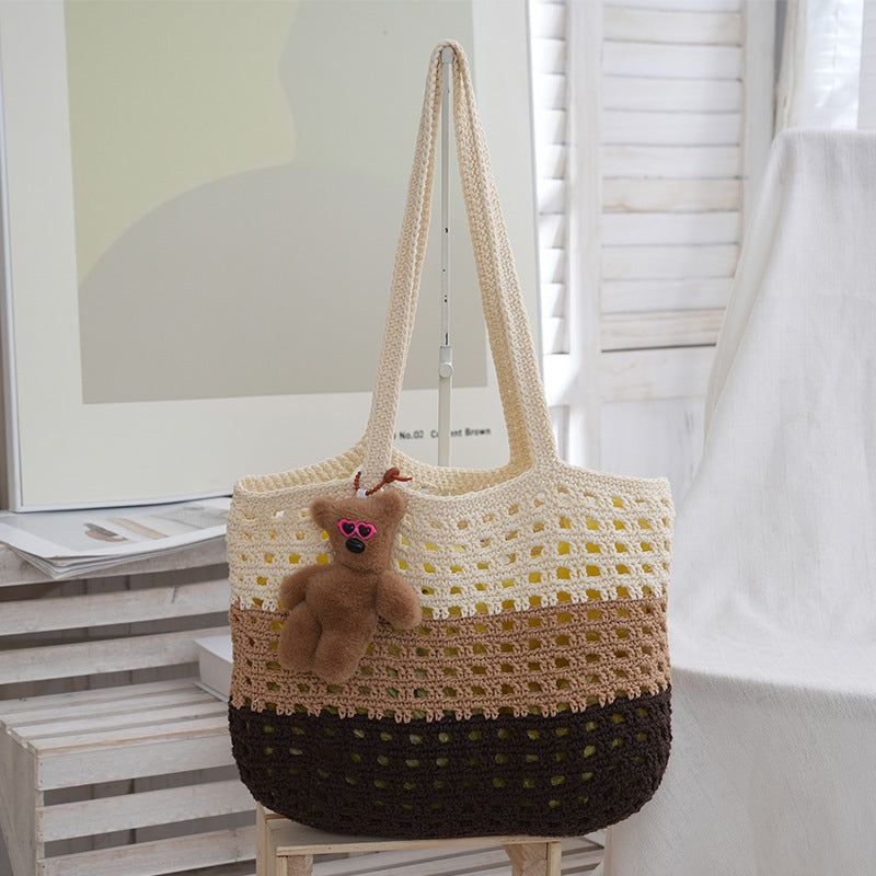 Handgefertigte Basttasche mit Niedlichem Anhänger Brehn