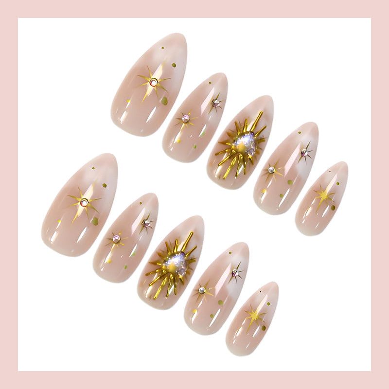 Kunstnagelset mit filigranen Blumen- und Glitzerakzenten Brehn