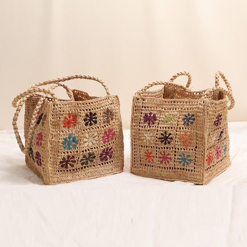 Handgefertigte Basttasche mit Buntem Stickdesign Brehn