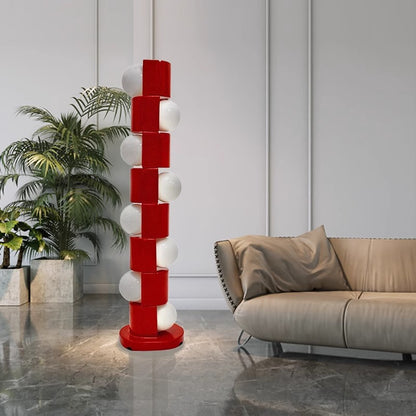 Skulpturale Stehleuchte mit elegantem Globusdesign