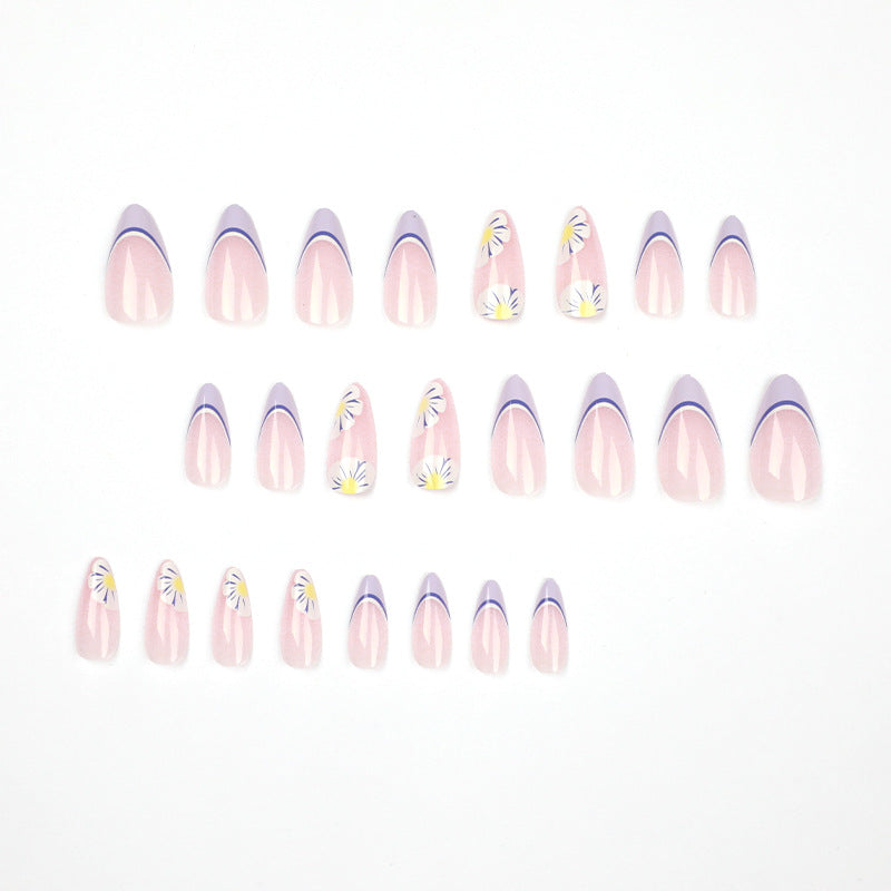 Kunstvolle Nailart mit Blumen- und Ombre-Effekten Brehn