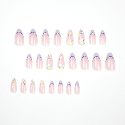 Kunstvolle Nailart mit Blumen- und Ombre-Effekten Brehn